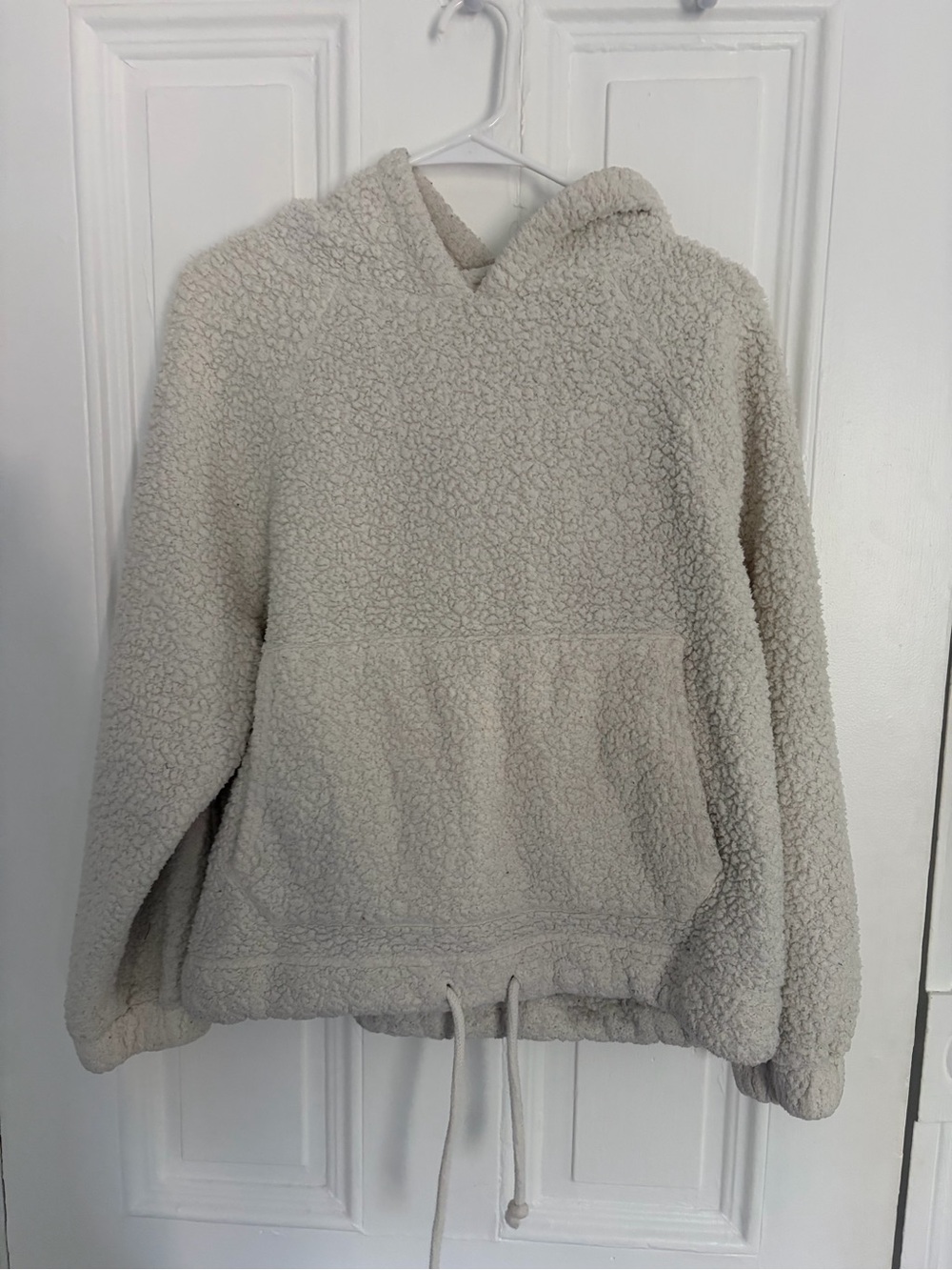 American Eagle Outfitters Cream Sherpa Hoodie Pullover